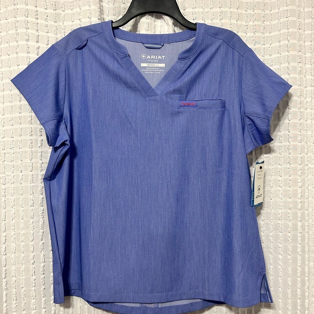 Ariat Women's Large Blue Nua Performance Stretch Scrub Top Notchedβ V-Neck NEW